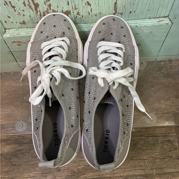 Torrid Gray Athletic Shoes with White Laces - Picture 5 of 8